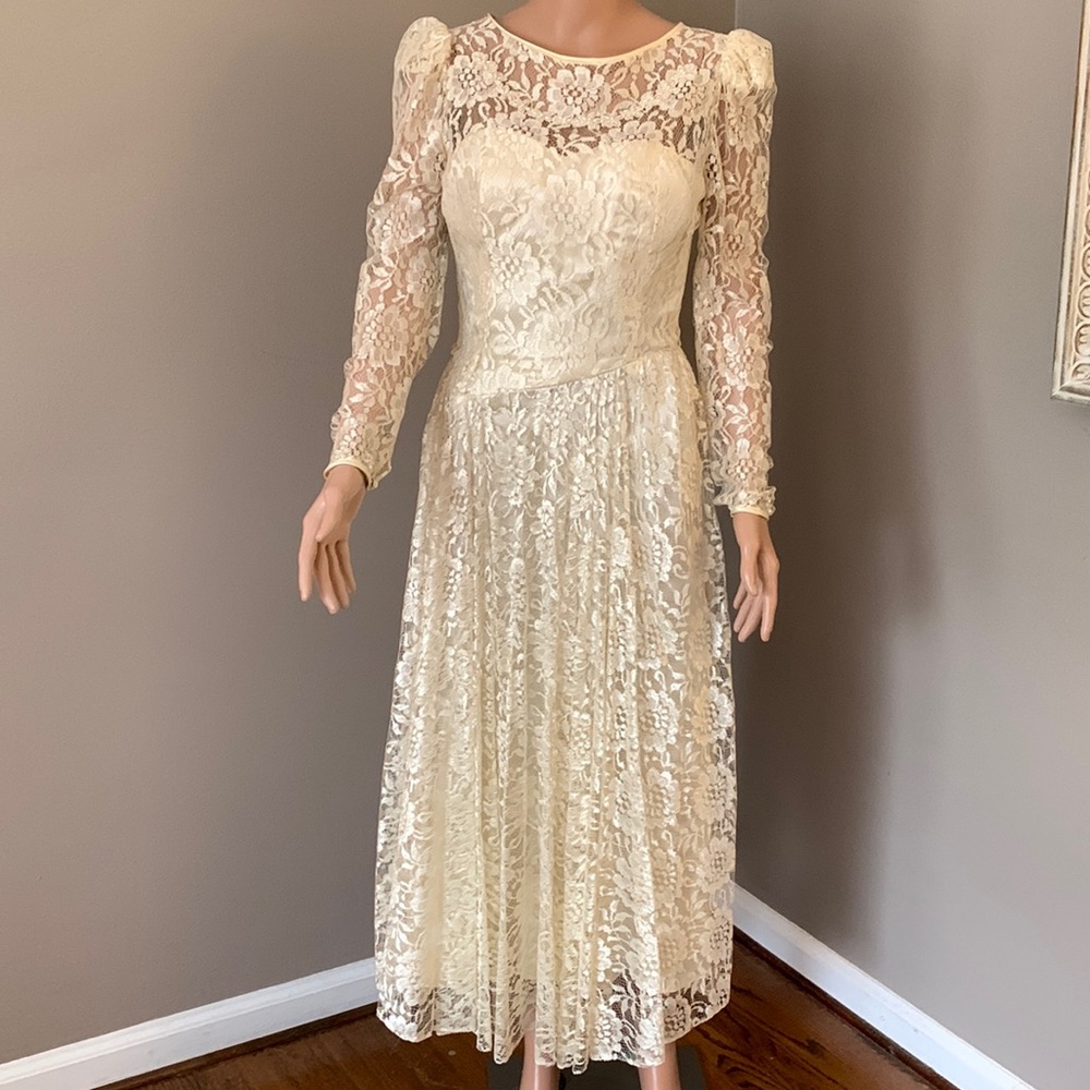 Lovely Lace Wedding Dress
